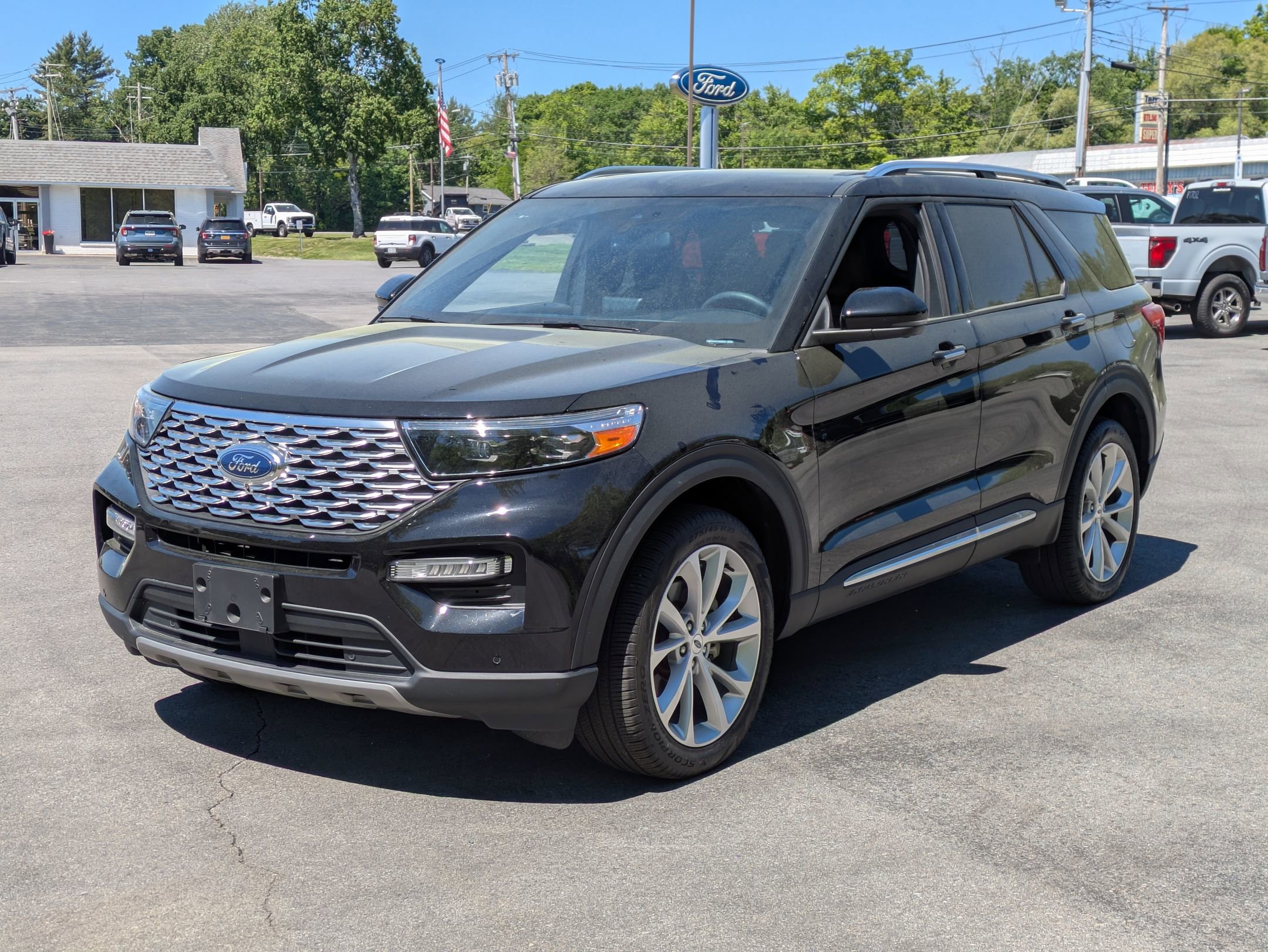 Certified 2023 Ford Explorer Platinum w/ Technology Package AWD/4WD image 5