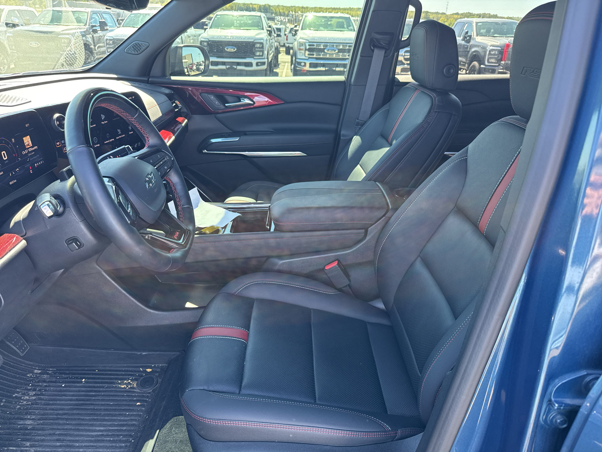 Used 2026 Chevrolet Traverse RS FWD image 10