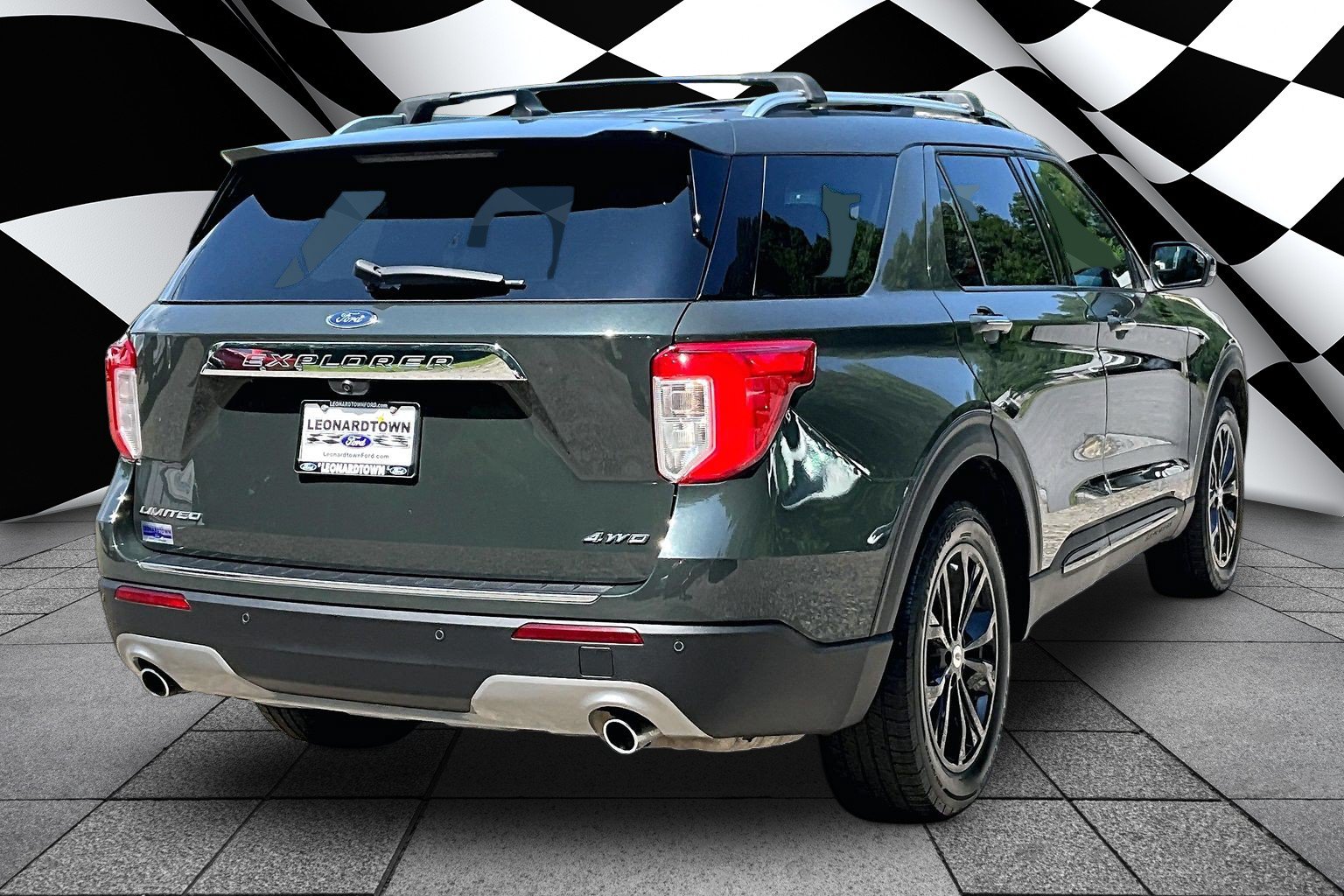 Certified 2022 Ford Explorer Limited w/ Equipment Group 301A AWD/4WD image 2