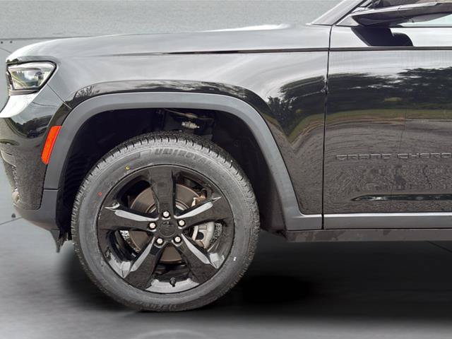 Used 2023 Jeep Grand Cherokee L Laredo AWD/4WD image 24