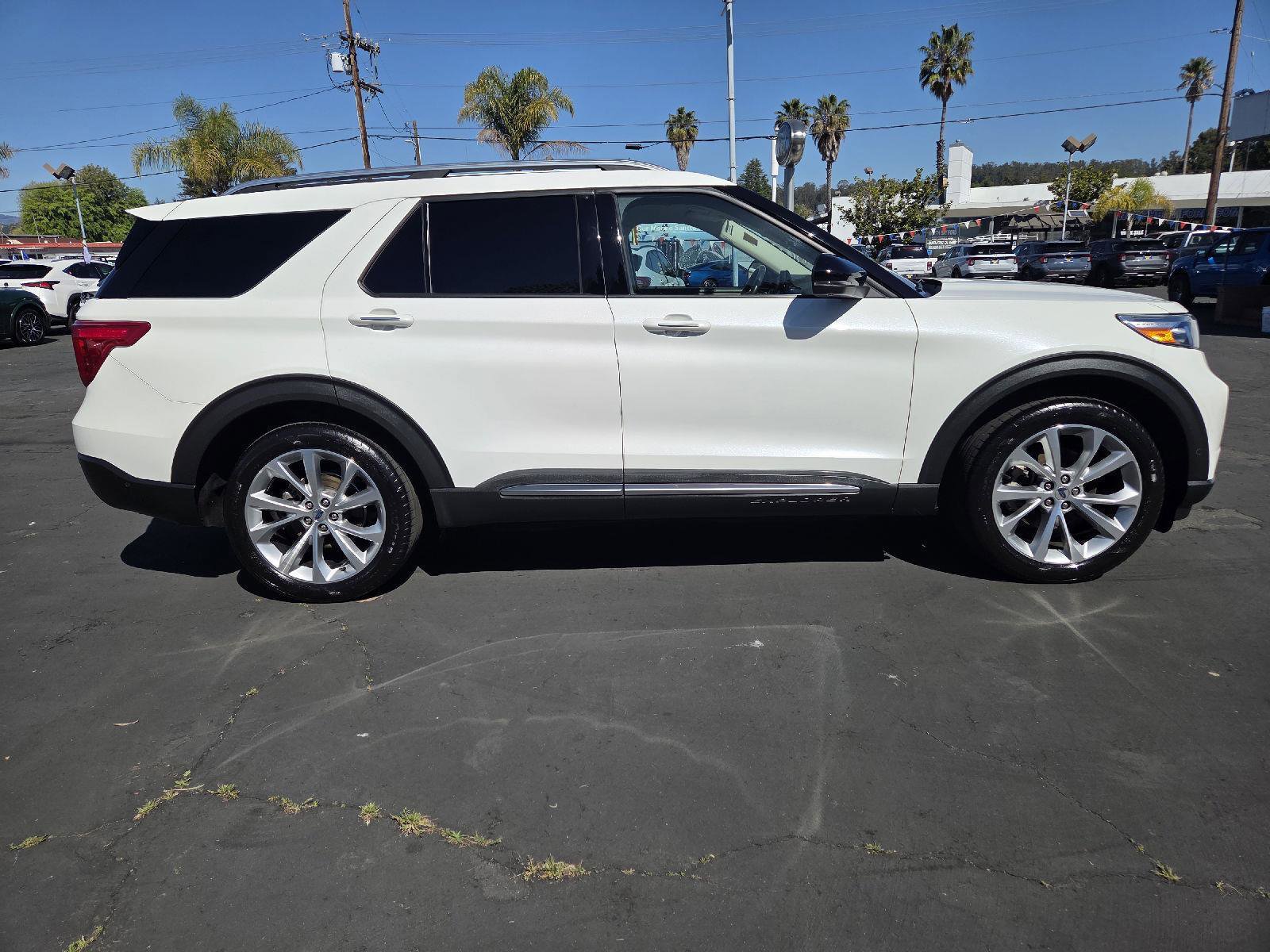 Certified 2021 Ford Explorer Platinum w/ Equipment Group 601A image 2