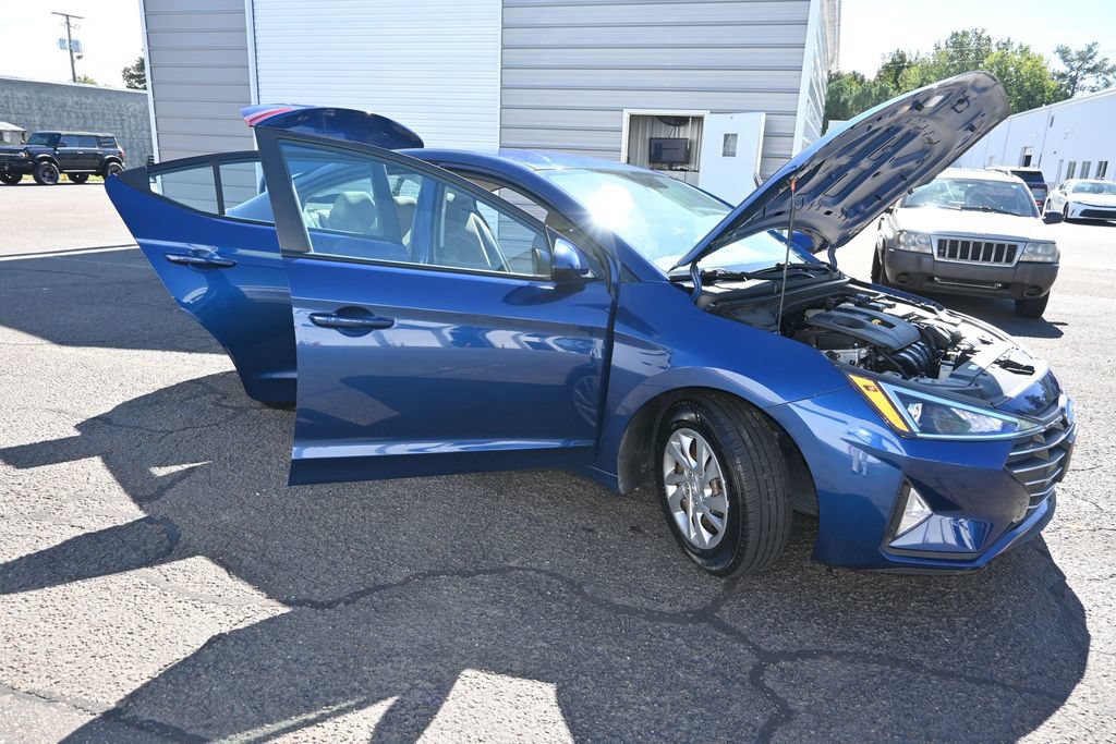 Used 2020 Hyundai Elantra SE FWD image 13