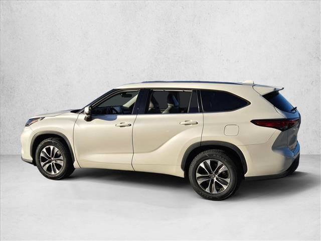 Used 2021 Toyota Highlander XLE FWD image 5