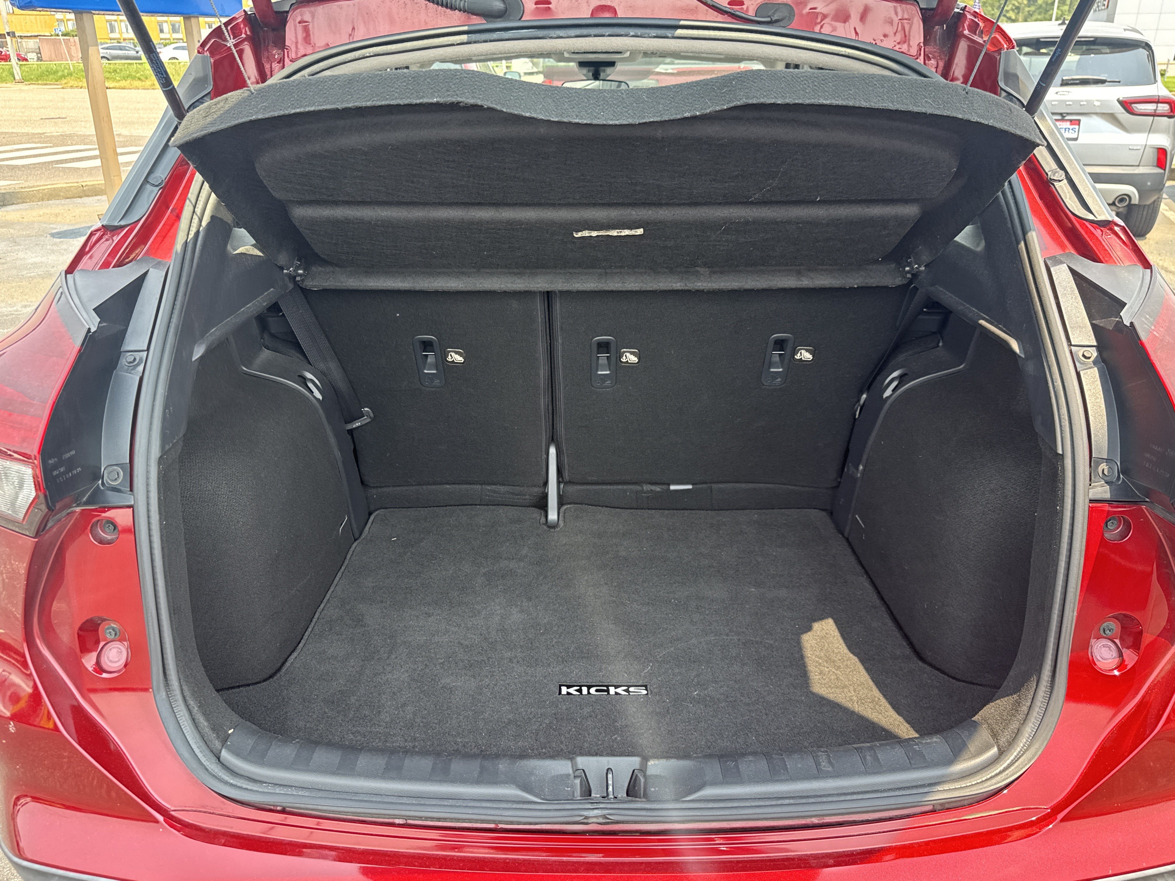 Used 2021 Nissan Kicks SR w/ SR Premium Package FWD image 13