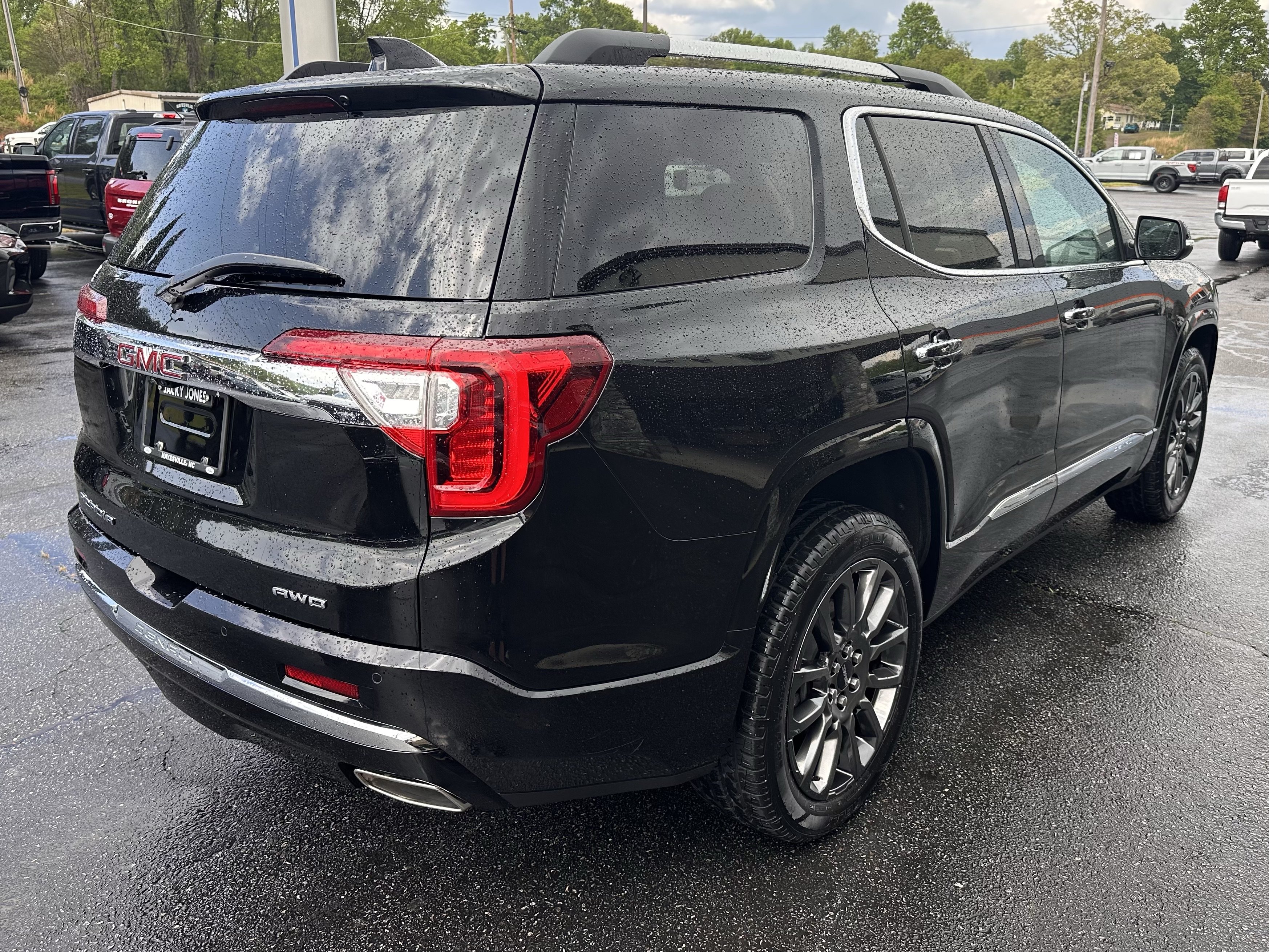 Used 2023 GMC Acadia Denali w/ Black Diamond Edition AWD/4WD image 6