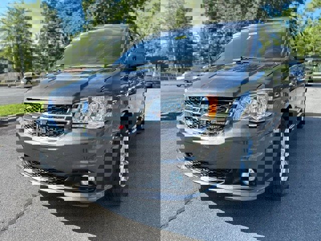 Used 2019 Dodge Grand Caravan SXT image 3