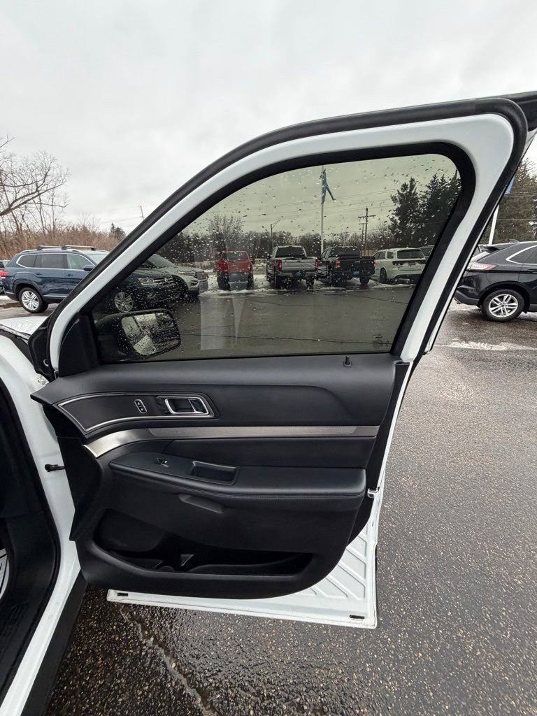Certified 2018 Ford Explorer XLT FWD image 18