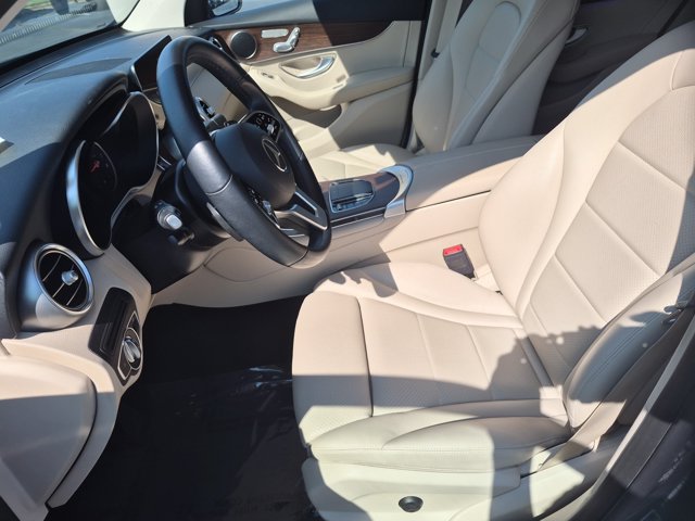 Used 2022 Mercedes-Benz GLC 300 4MATIC w/ Premium Package Lite image 16