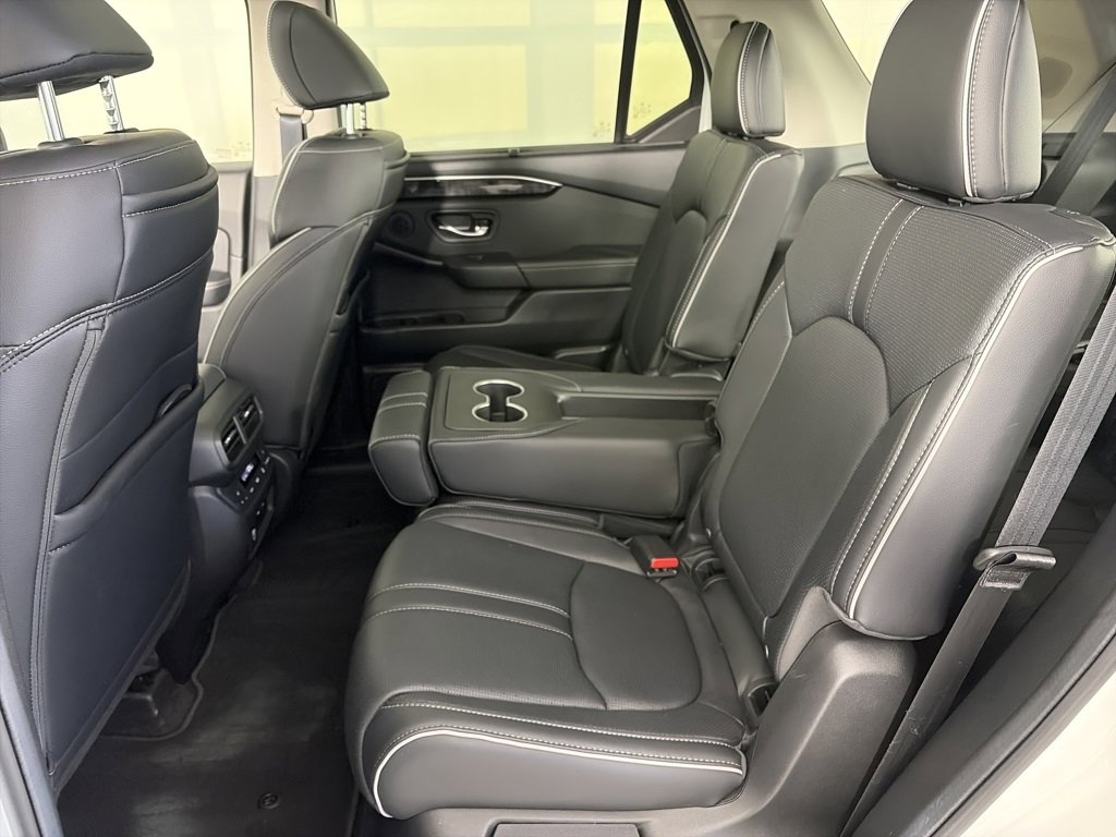 Used 2025 Honda Pilot Elite image 13
