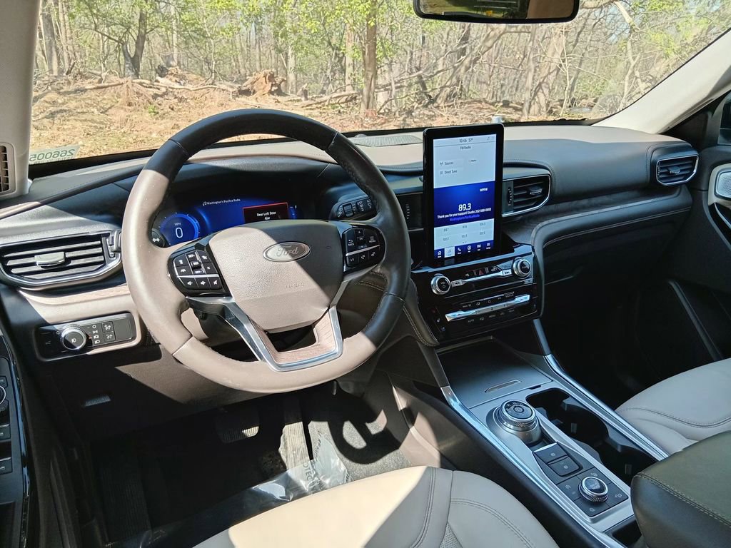 Certified 2022 Ford Explorer Platinum w/ Equipment Group 601A AWD/4WD image 14