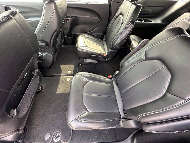 Used 2025 Chrysler Pacifica Select FWD image 18