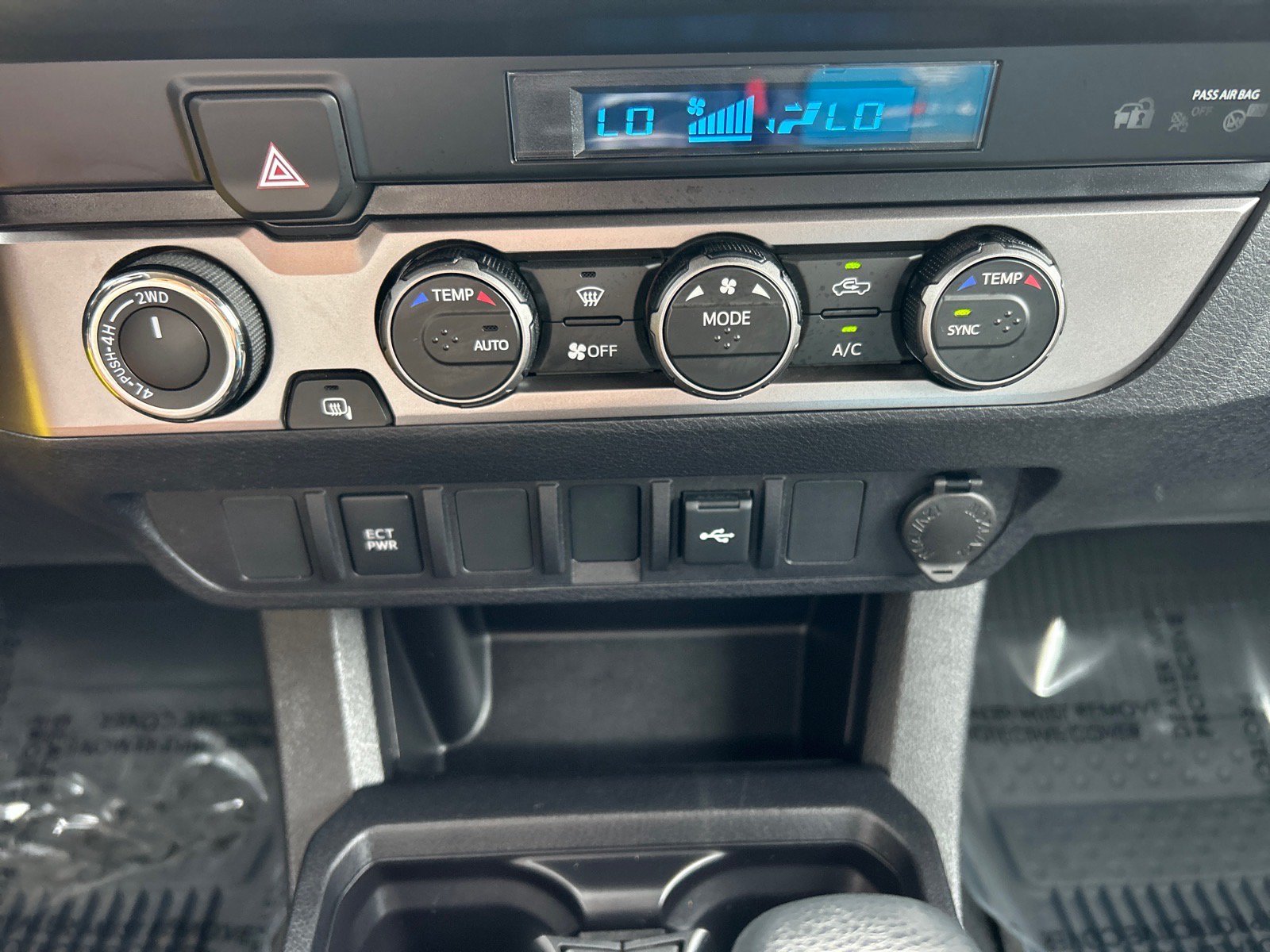 Used 2023 Toyota Tacoma SR AWD/4WD image 28