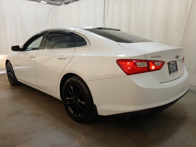 Used 2018 Chevrolet Malibu LT image 2