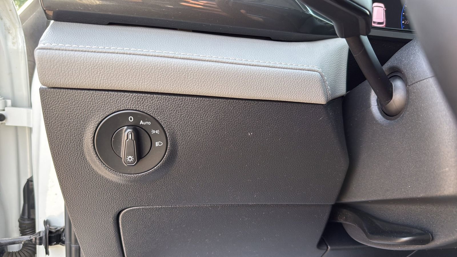 Used 2022 Volkswagen Taos SEL FWD image 17