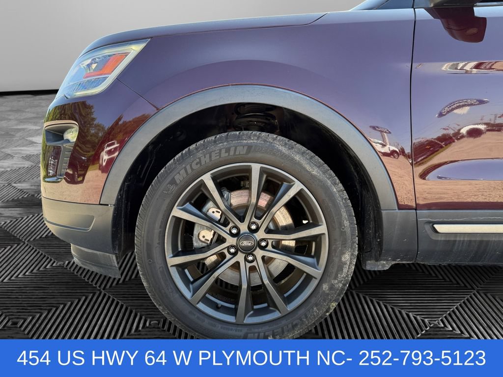 Certified 2018 Ford Explorer XLT w/ Equipment Group 202A AWD/4WD image 14