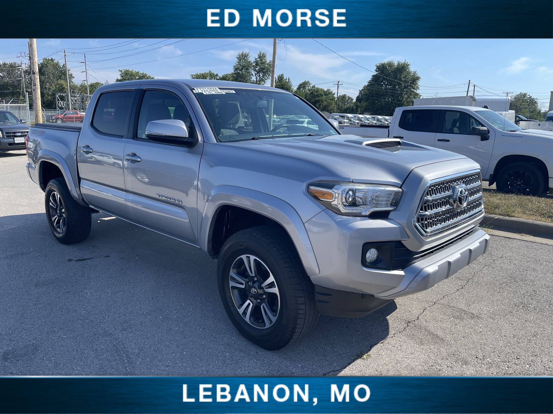 Used 2017 Toyota Tacoma TRD Sport w/ Tow Package (A/T) AWD/4WD image 2