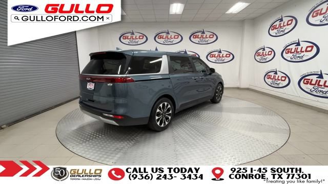 Used 2024 Kia Carnival EX FWD image 2