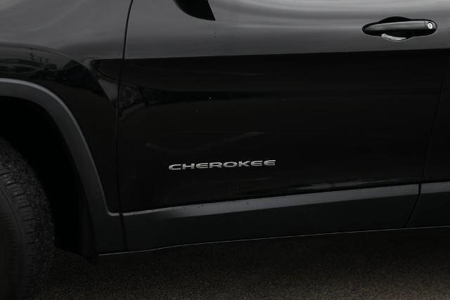 Used 2017 Jeep Cherokee Latitude image 11