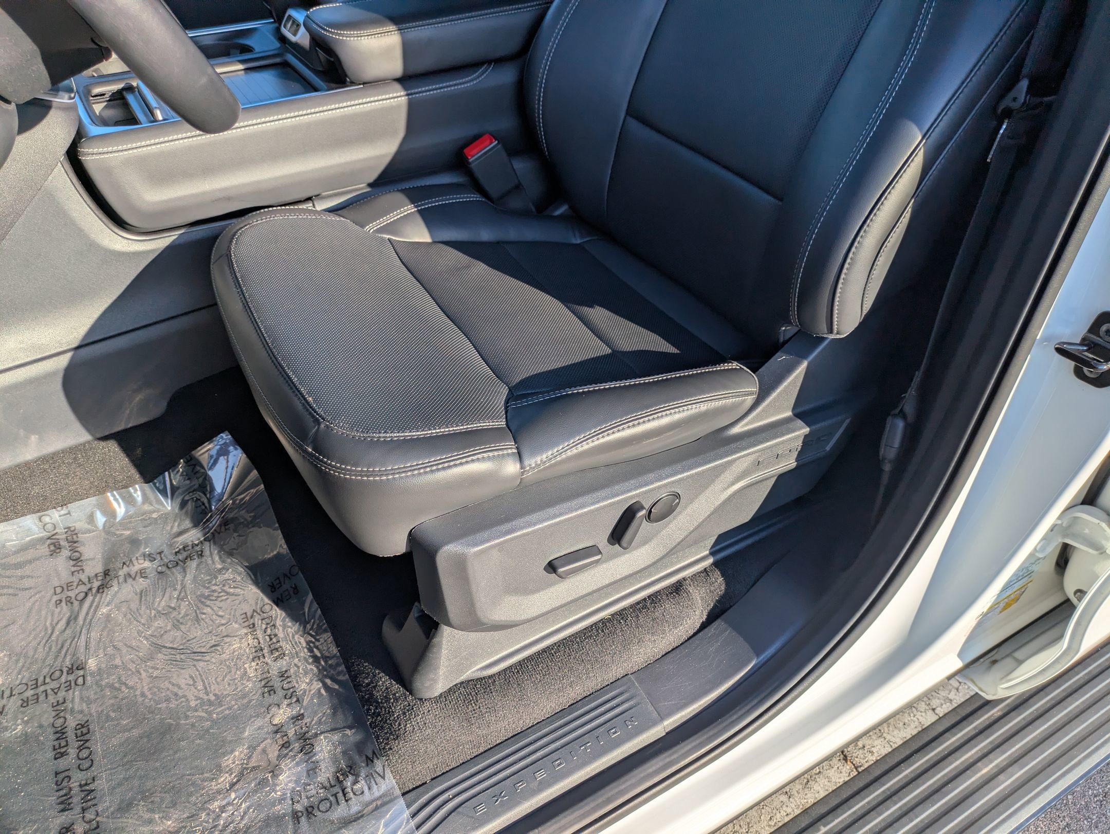 Certified 2025 Ford Expedition Platinum w/ Driver's Package AWD/4WD image 13