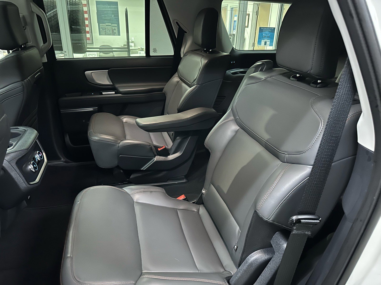 Certified 2025 Ford Expedition Active image 28