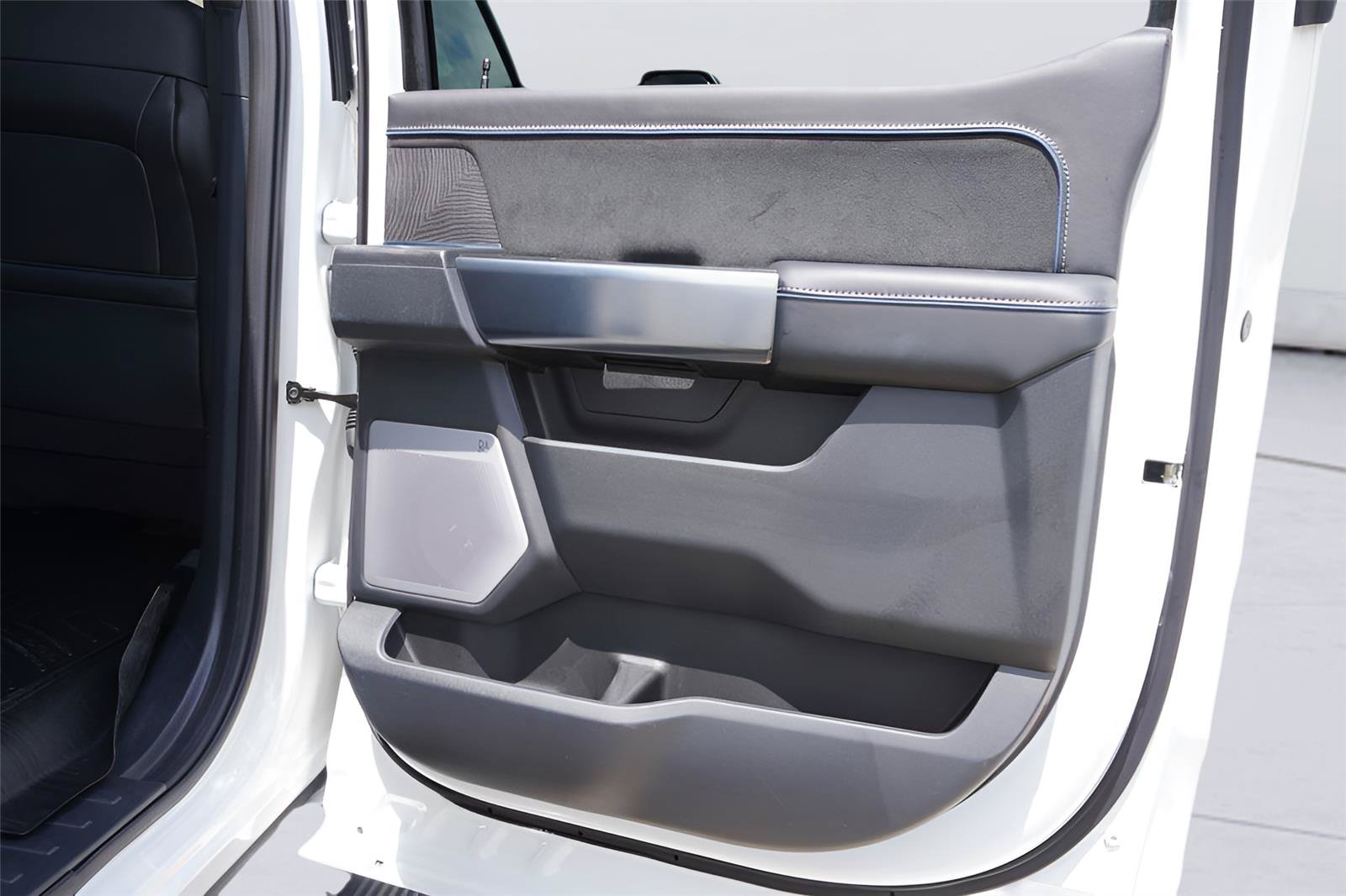 Certified 2025 Ford F250 Platinum AWD/4WD image 24