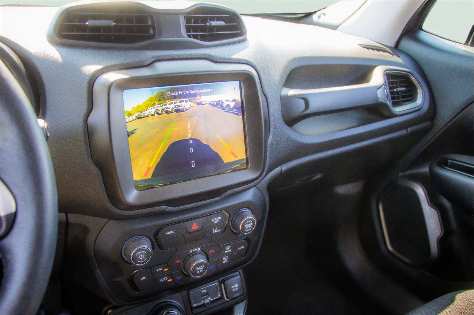 Used 2023 Jeep Renegade Latitude w/ Premium Group AWD/4WD image 14
