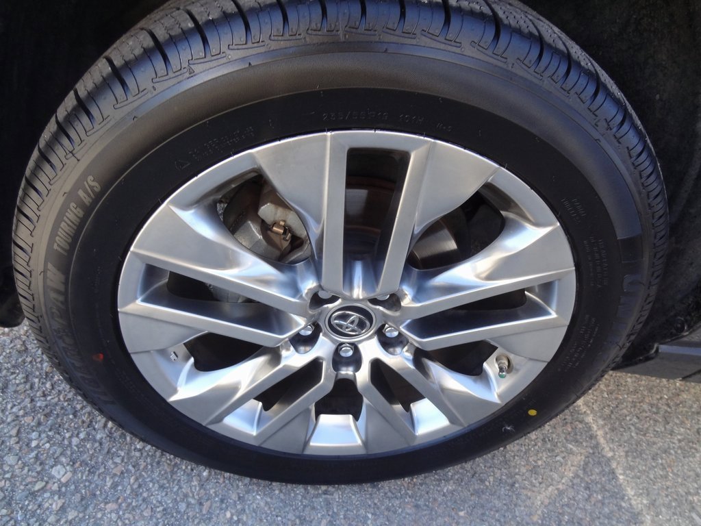 Used 2019 Toyota RAV4 Limited image 12