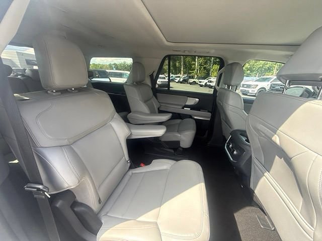 Certified 2025 Ford Expedition Active AWD/4WD image 13