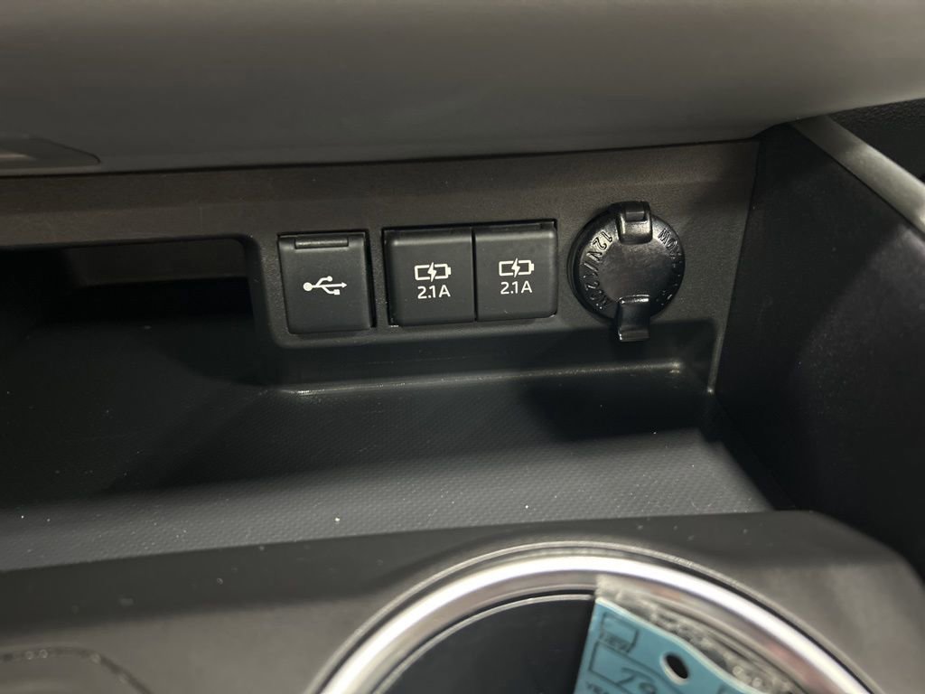 Used 2021 Toyota Highlander XLE AWD/4WD image 22