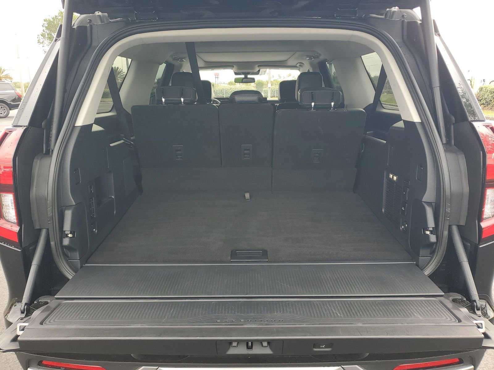 Certified 2025 Ford Expedition Max Platinum AWD/4WD image 8