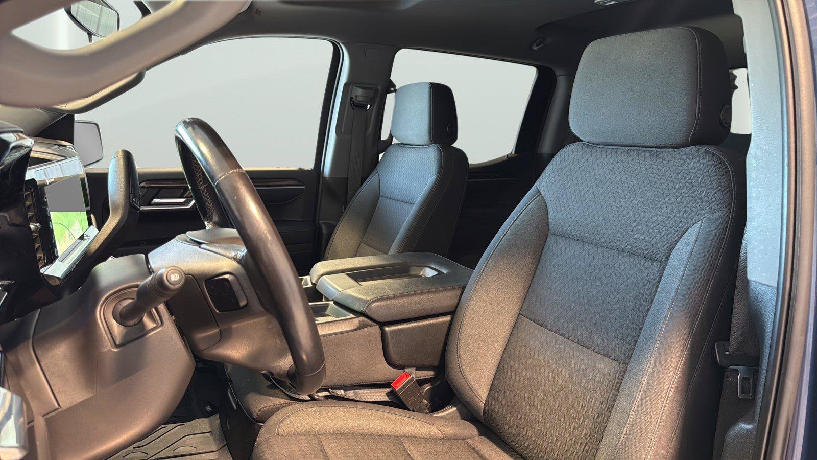 Used 2022 Chevrolet Silverado 1500 LT w/ Safety Package AWD/4WD image 11