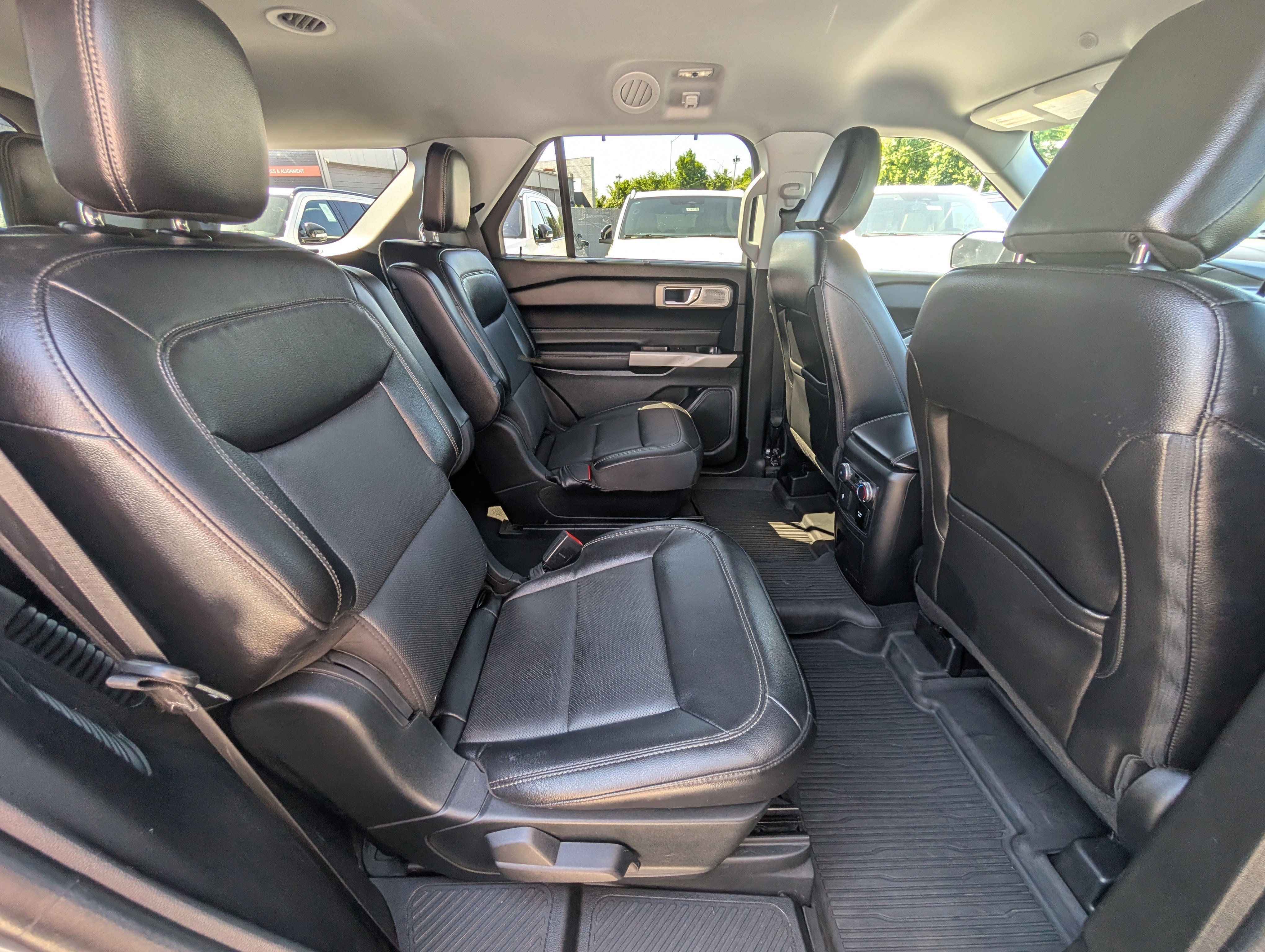Certified 2022 Ford Explorer Limited w/ Limited Technology Package AWD/4WD image 13