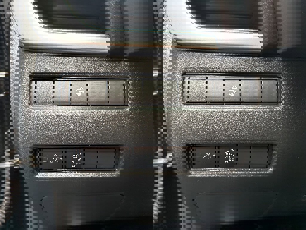 Used 2023 Nissan Rogue SV image 18