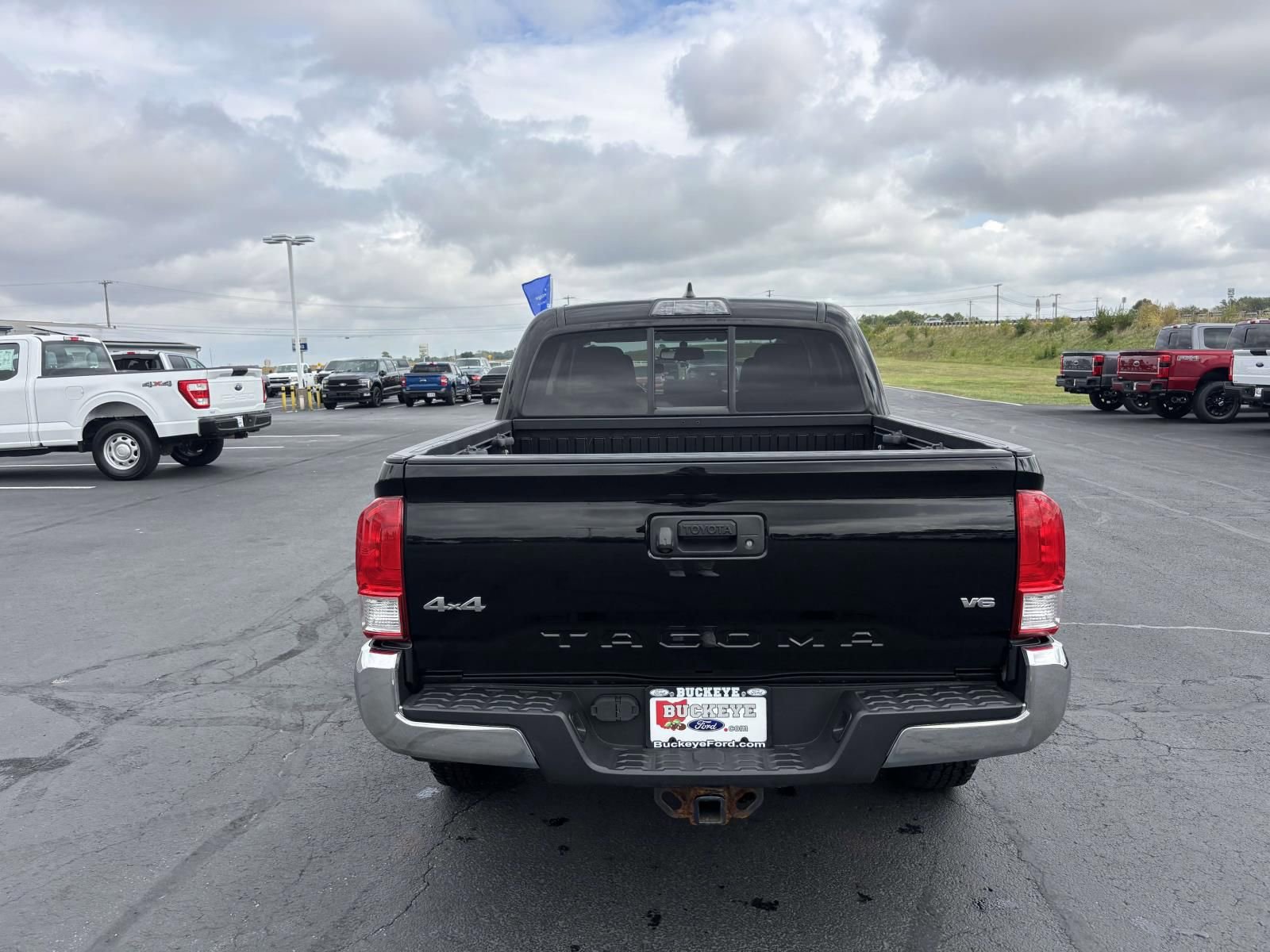 Used 2017 Toyota Tacoma SR5 image 8