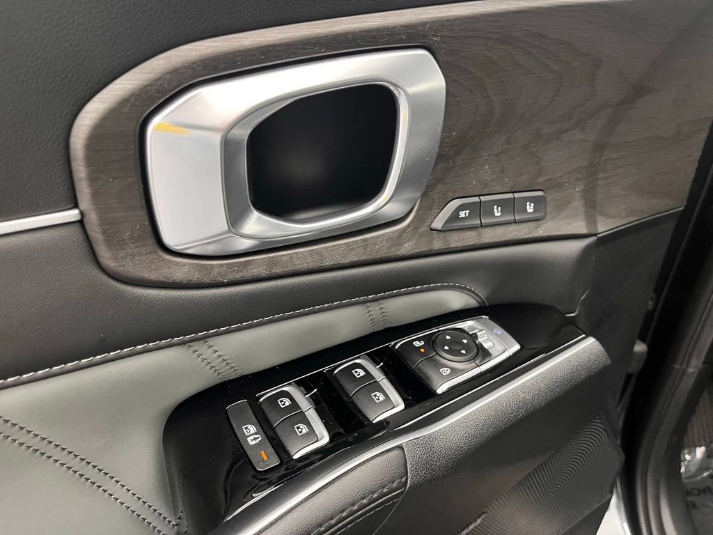 Used 2024 Kia Sorento SX Prestige w/ Sage Leather Package image 18