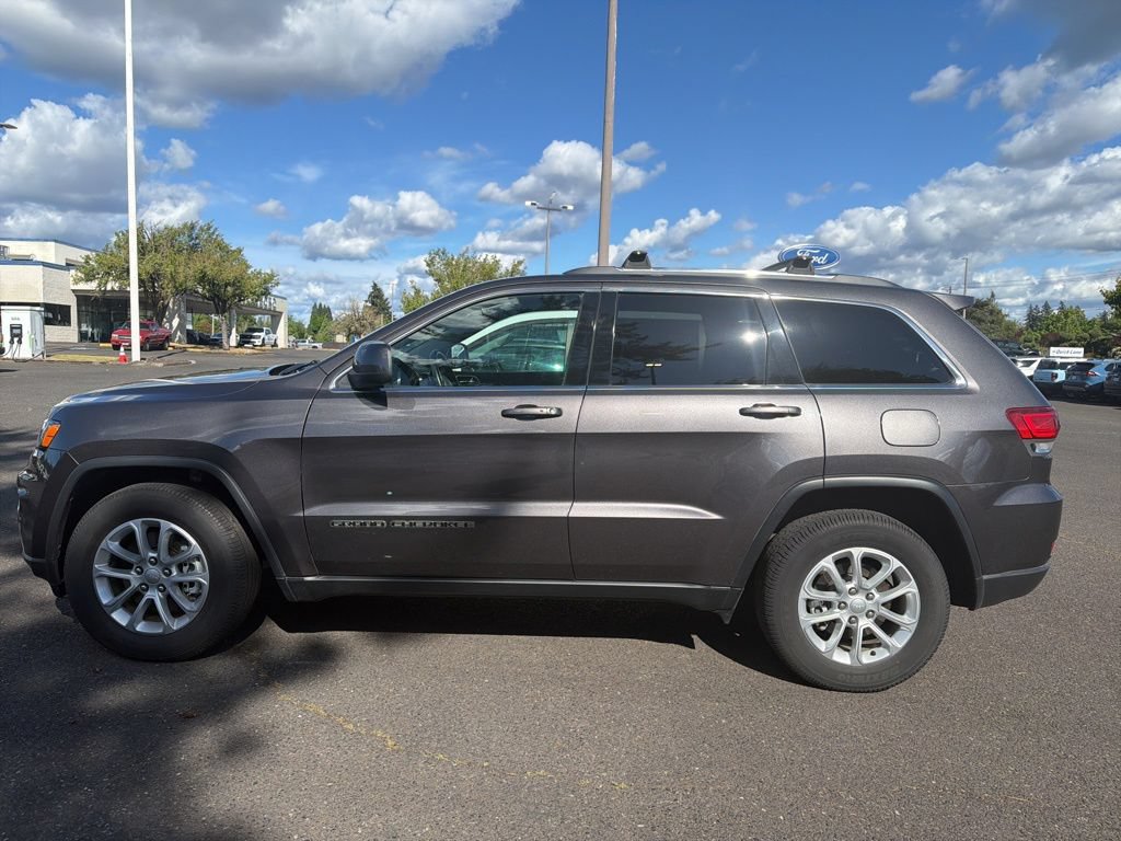 Used 2021 Jeep Grand Cherokee Laredo AWD/4WD image 2