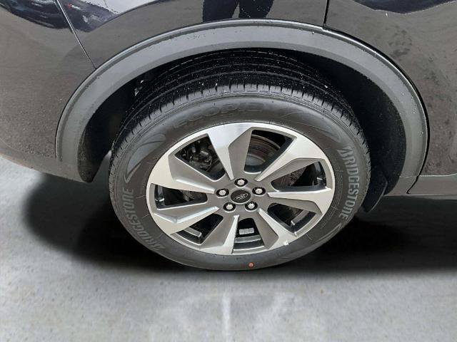 Certified 2024 Ford Escape Platinum AWD/4WD image 32