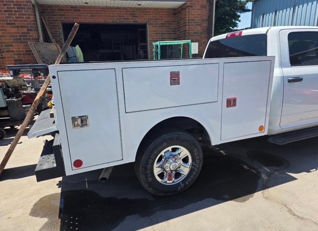 Used 2022 RAM 2500 Tradesman w/ Chrome Appearance Group AWD/4WD image 3