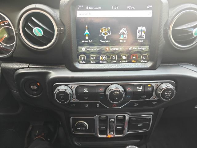 Used 2018 Jeep Wrangler Unlimited Sahara AWD/4WD image 11