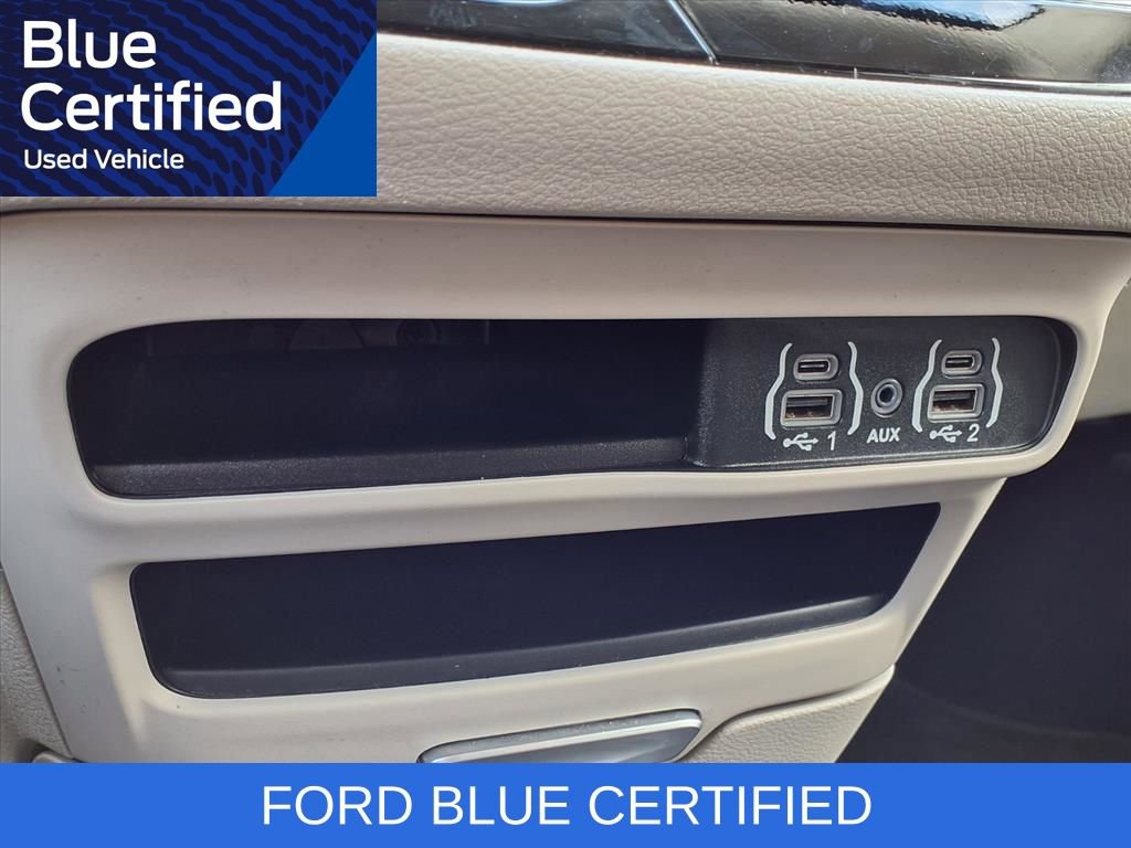 Used 2024 Chrysler Pacifica Touring-L image 12