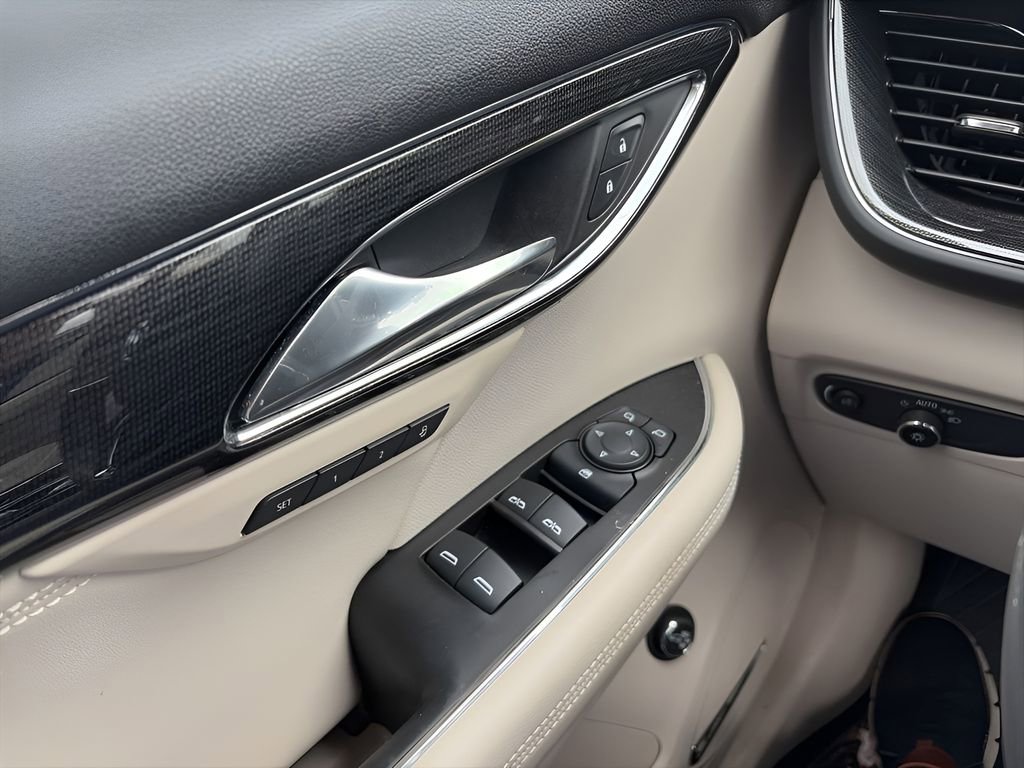 Used 2022 Buick Envision Essence w/ Technology Package I FWD image 21