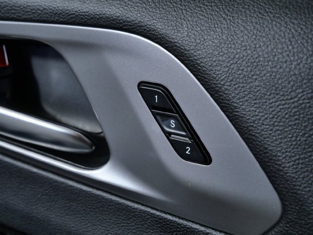 Used 2025 Chrysler Pacifica Select FWD image 29