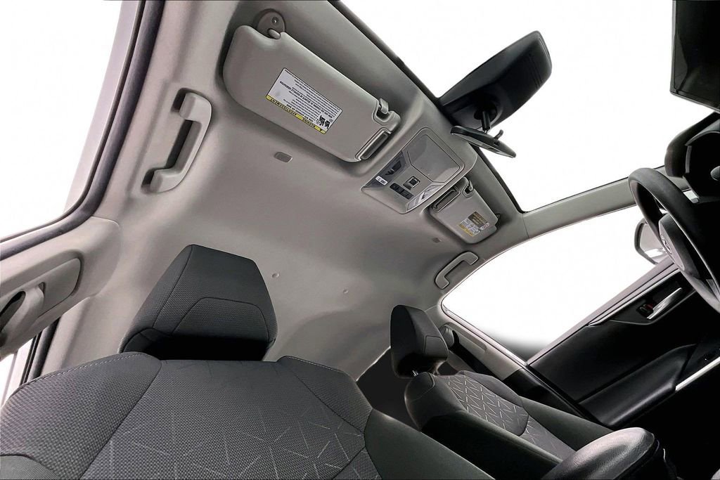 Used 2025 Toyota RAV4 XLE AWD/4WD image 22