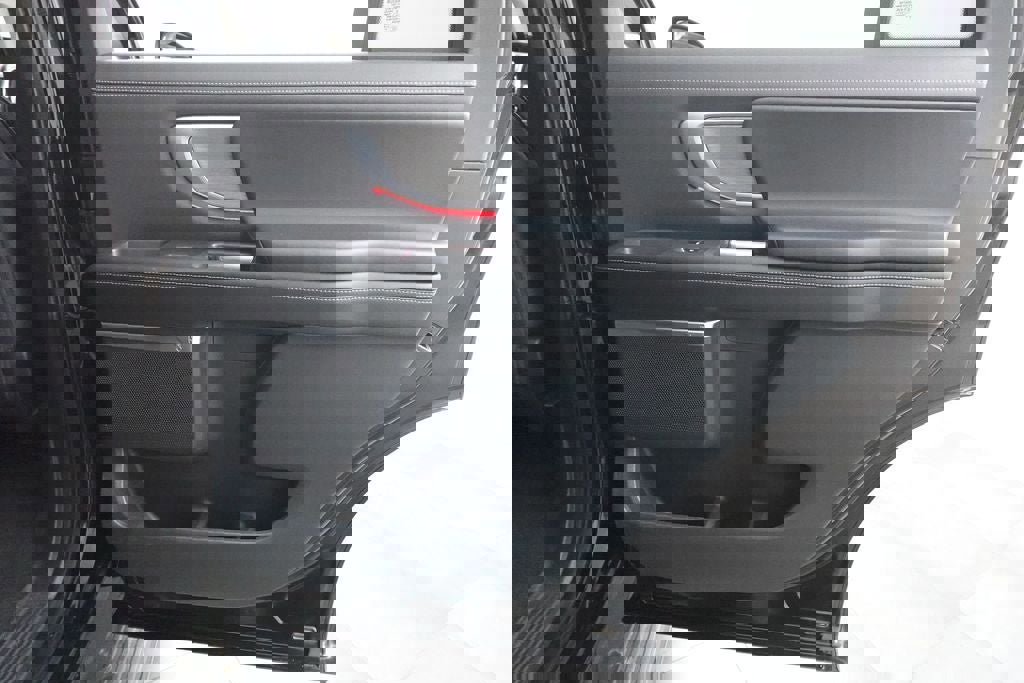 Certified 2025 Ford Expedition Platinum image 33