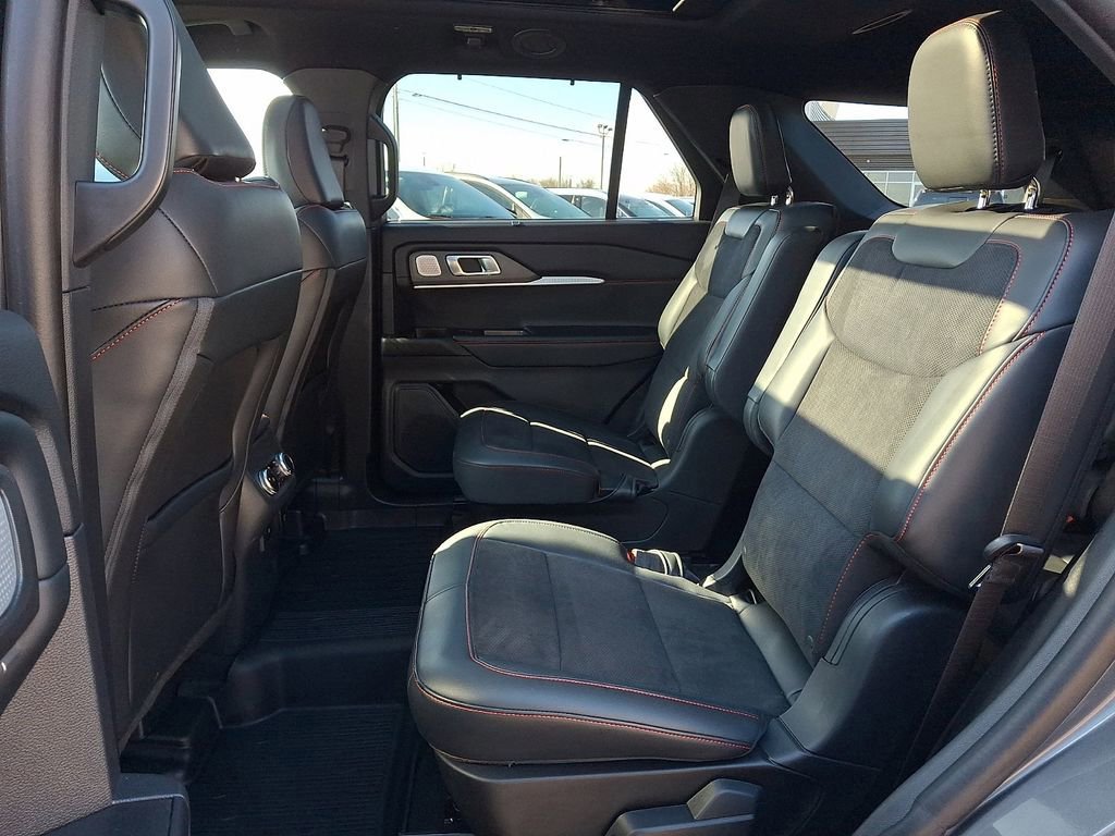 Certified 2025 Ford Explorer ST image 10