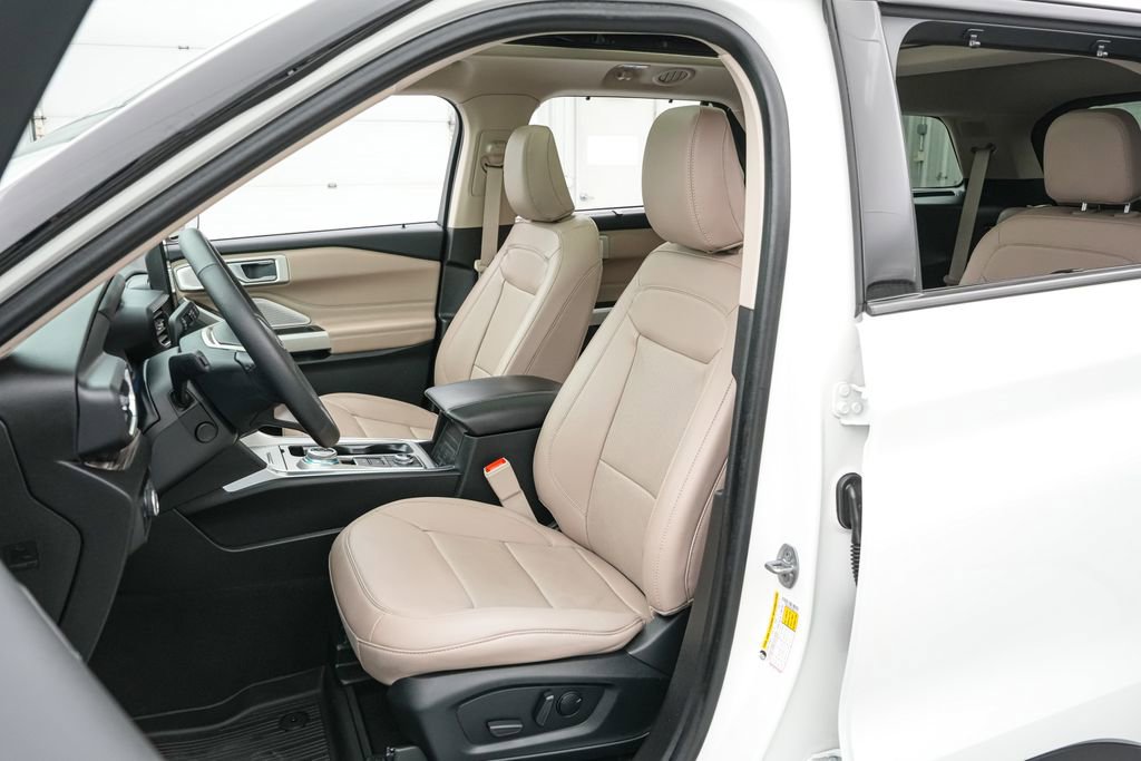 Certified 2023 Ford Explorer Limited w/ Limited Technology Package AWD/4WD image 12