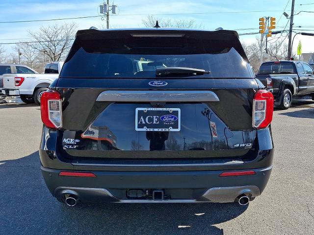 Certified 2023 Ford Explorer XLT w/ Equipment Group 202A AWD/4WD image 3