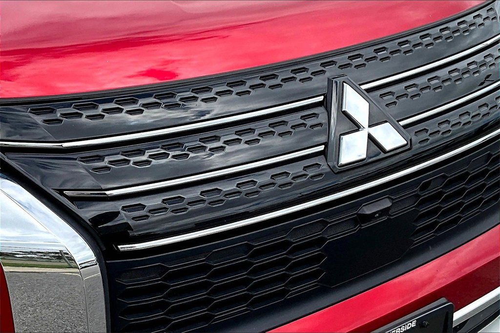 Used 2023 Mitsubishi Outlander SE image 30