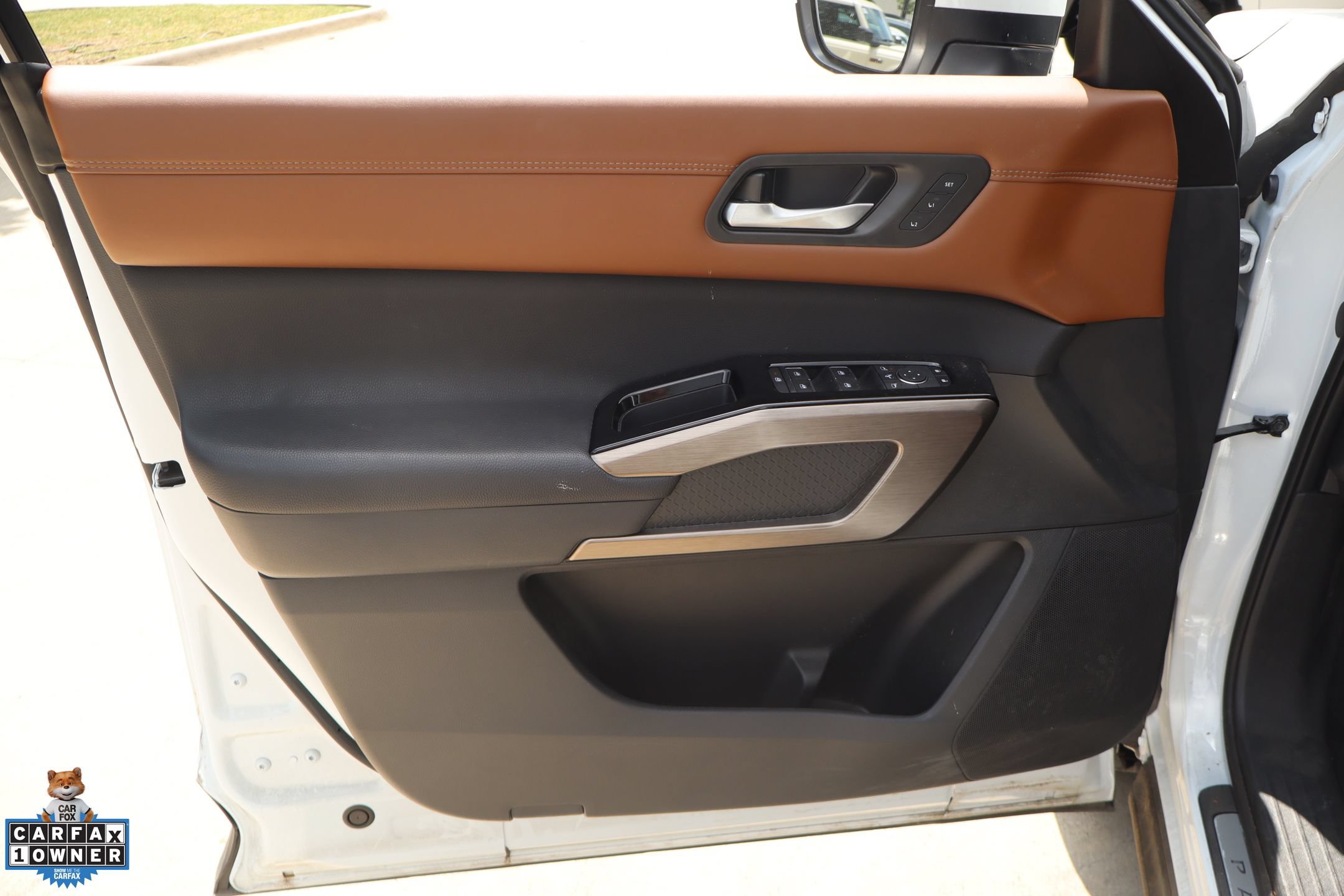 Used 2025 Nissan Pathfinder Platinum FWD image 12