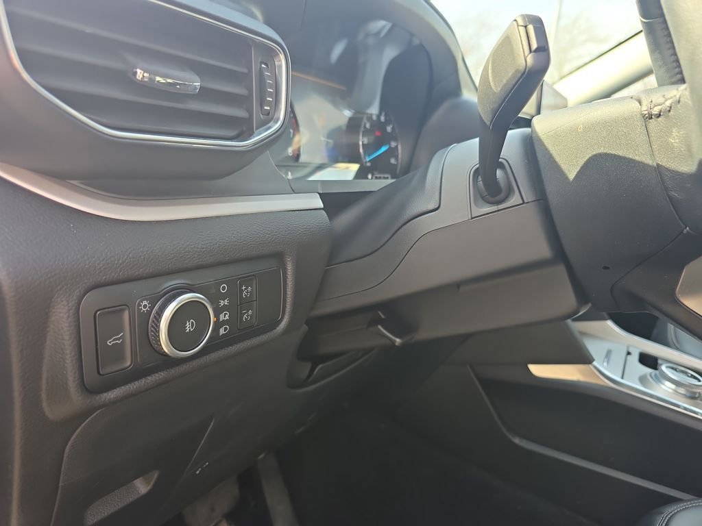 Certified 2024 Ford Explorer XLT w/ Equipment Group 202A image 21